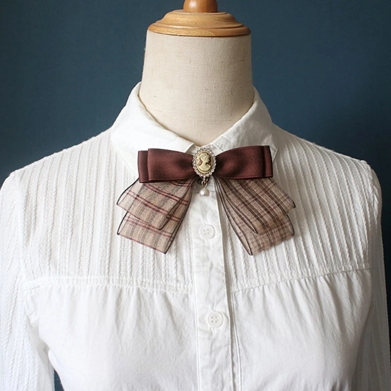Broche pajarita cinta a cuadros marrón Vintage para mujer, Pin, uniforme estudiante, camisa, cuello Jabot, corbata