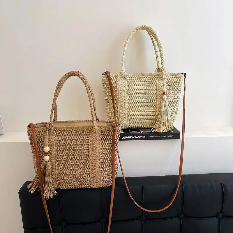 

Новая соломенная сумка-тоут 2026 года для женщин, плетеная сумка через плечо из ротанга с кисточками, вместительная пляжная сумка для летнего отпуска и повседневного использования