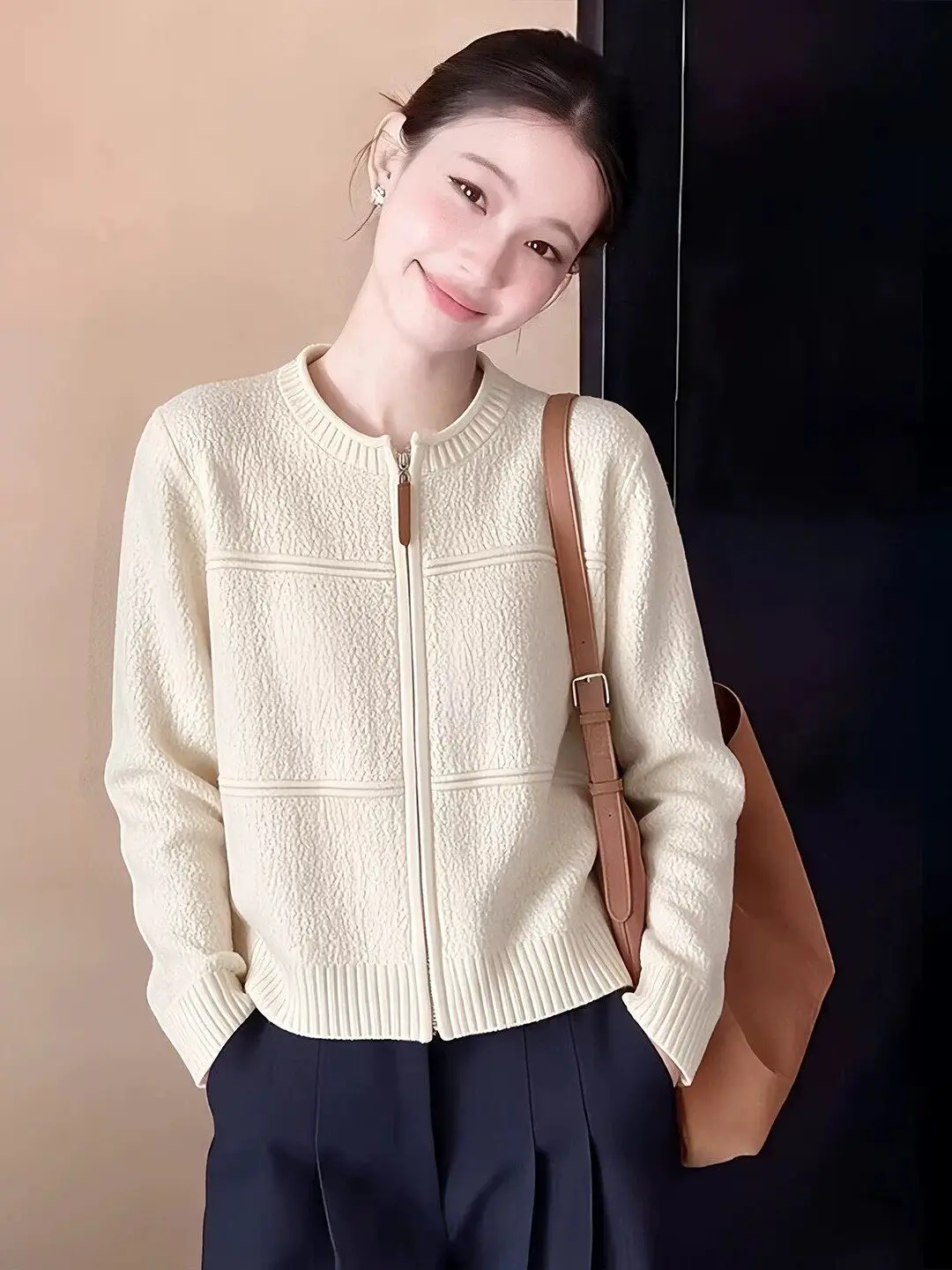 plus Size Autumn White Zipper Knitted Cardigan Women's Style Long Sleeve Slimming High-End Feeling Short Outerwear Top