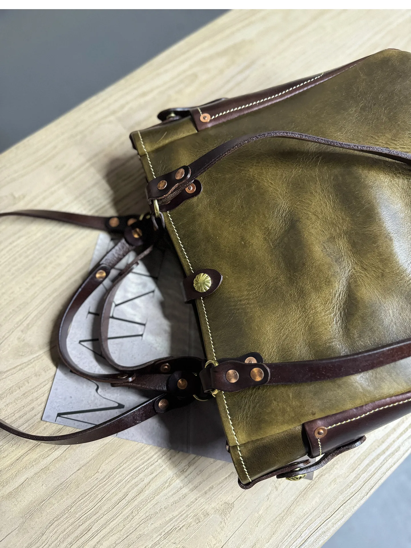 Vintage Designer Handgefertigte Arbeits-Tragetasche aus pflanzlich gegerbtem Rindsleder für Herren, Business Casual Luxus Naturleder Handtasche – Detail 22