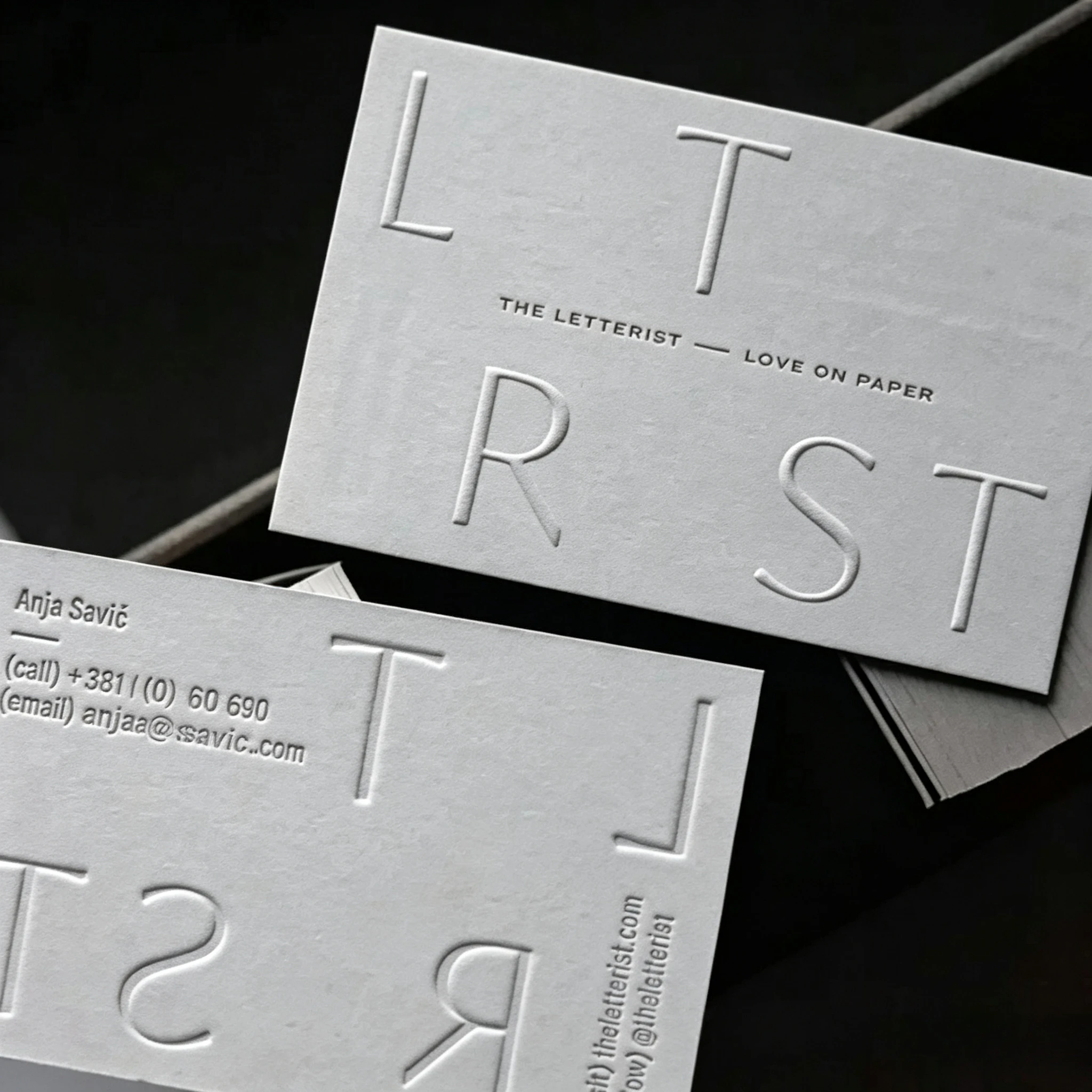 200pcs High-Quality Embossed Business Cards - 500gsm Cotton Paper, Personalized Design for Corporate Events