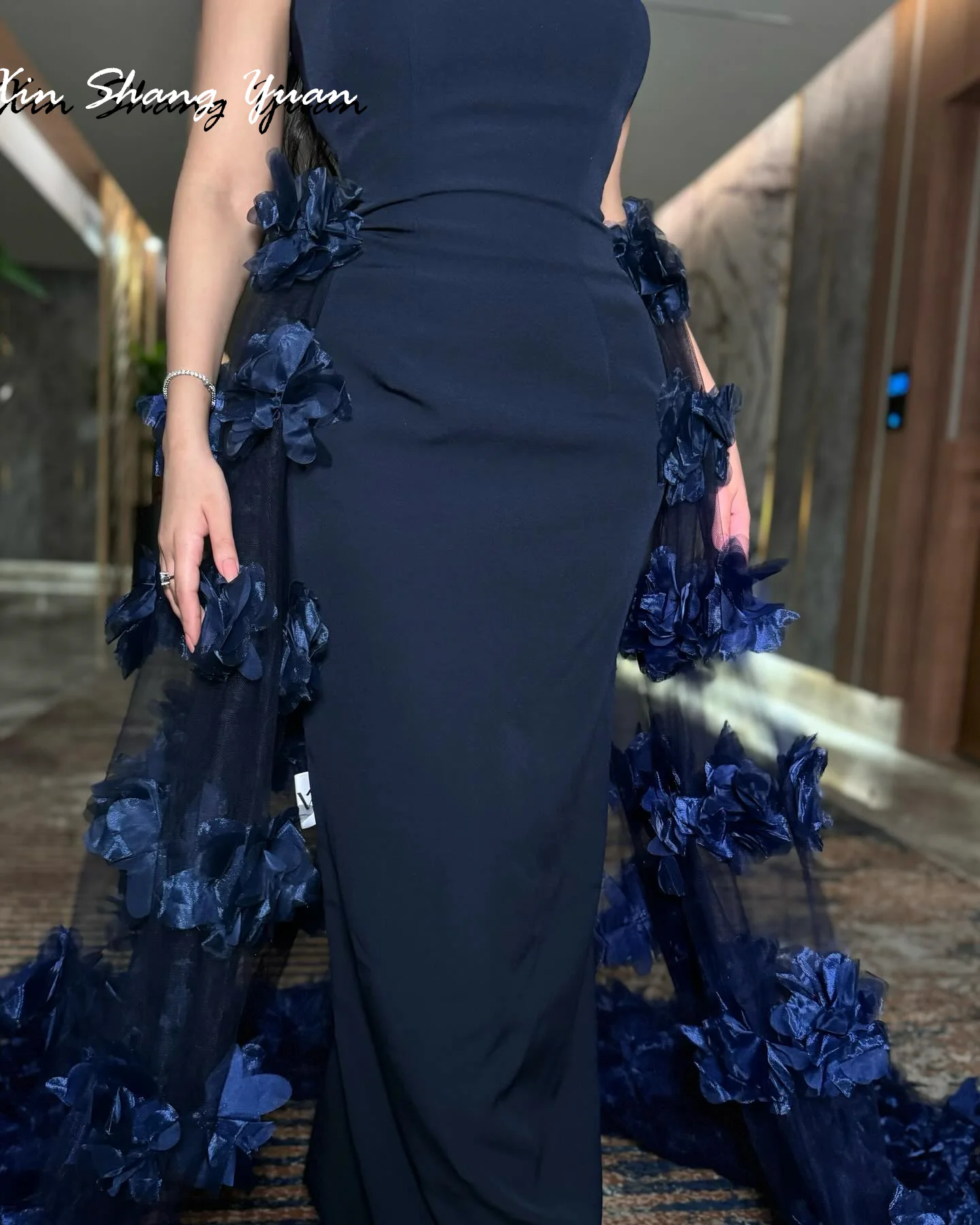 Customized Evening Dress Exquisite Jersey Strapless Sleeveless Prom Gowns Straight Panel Train Lace Appliques Party Dresses