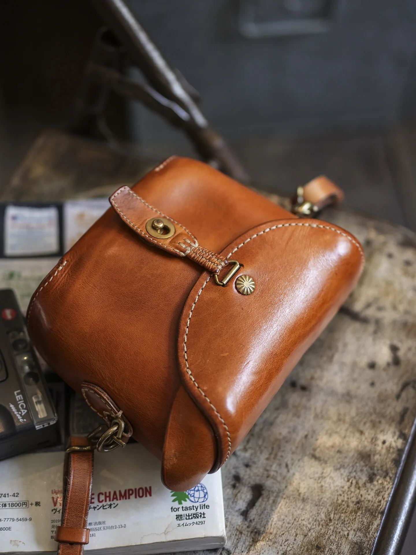 PNDME casual high quality genuine leather men's small crossbody bag fashion designer handmade first layer cowhide shoulder bag