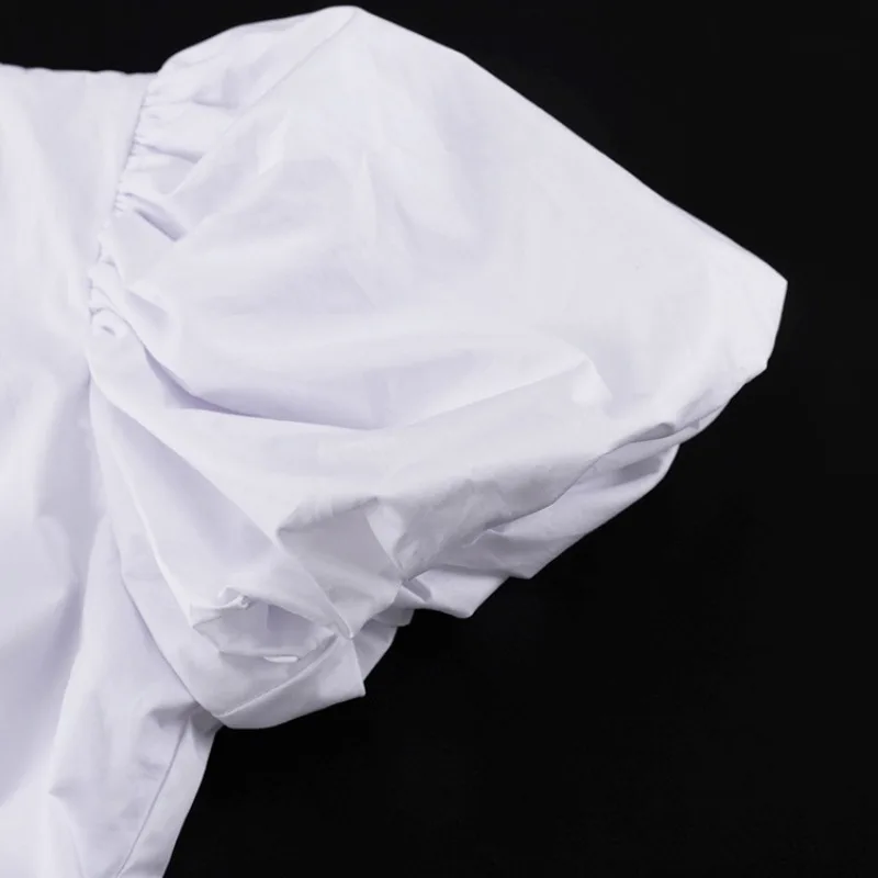 Elegante Damen-Bluse im französischen Chic-Stil mit tiefem V-Ausschnitt, Puffärmeln und Schößchen, weißes Crop-Top für Sommer, Strand, Urlaub und Party – Detail 6