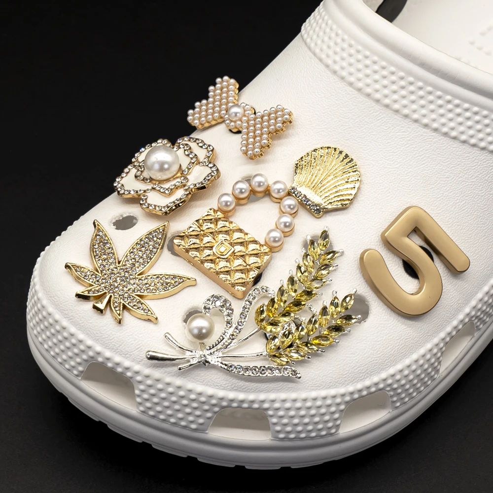 1 قطعة الأحذية المعدنية الذهبية السحر الزهور فراشة الأحذية الزينة أربع أوراق البرسيم قلوب ستار دبابيس للنساء الفتيات لصالح الهدايا