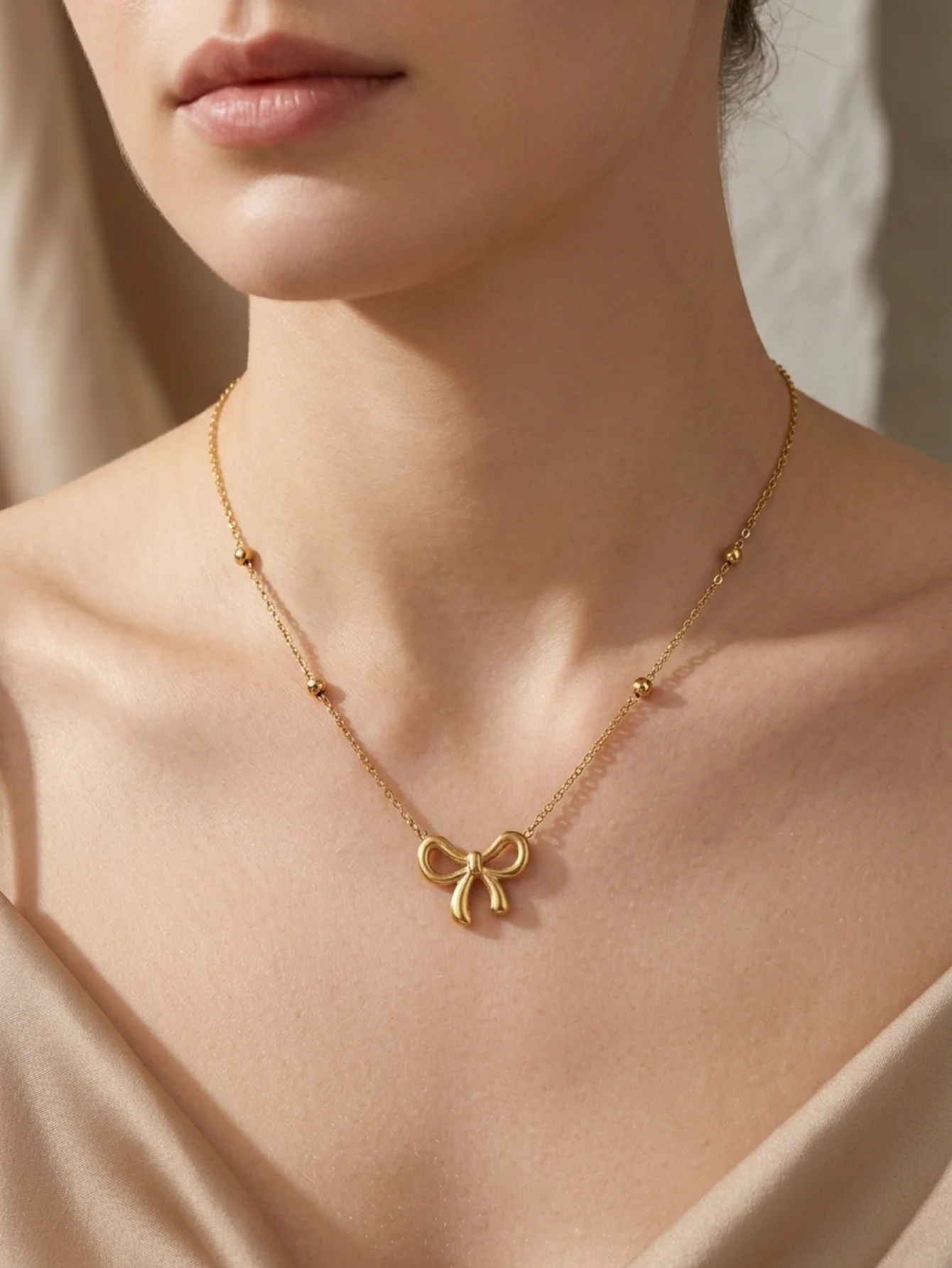 1 Piece of Stainless Steel 18K Gold-Plated Cute Bowknot Bead Necklace, Sweet and Simple Bow Tie Small Gold Bead Clavicle Chain, Suitable for Girls' Daily Energetic Outfits, Date Atmosphere Accessories, Birthday Surprise Gifts, Gentle Inner Wear Accents, and Can Be Worn Alone or Layered for Various Occasions