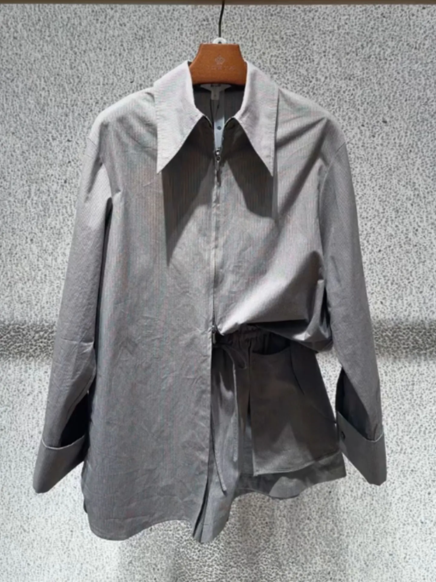 

Комплект Ele ey irt orts: Женский деловой повседневный костюм-двойка с завышенной талией для похудения, весна 2026