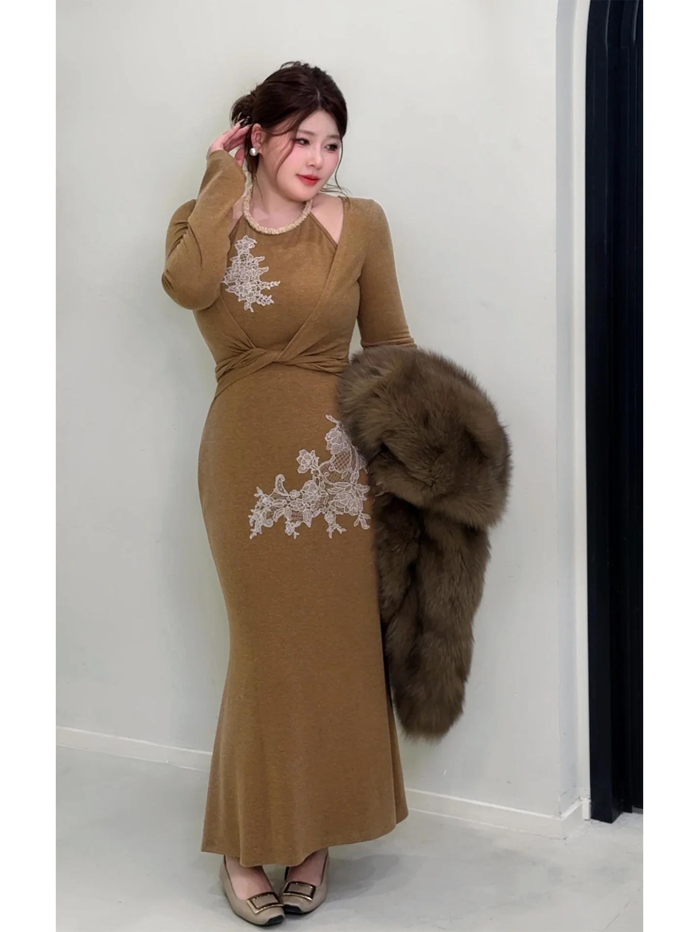 

Large Size Lace Underdress Design Winter Long Sleeve Elegant High Waist A-Line Skirt Dress for plus Size Women by DMcc