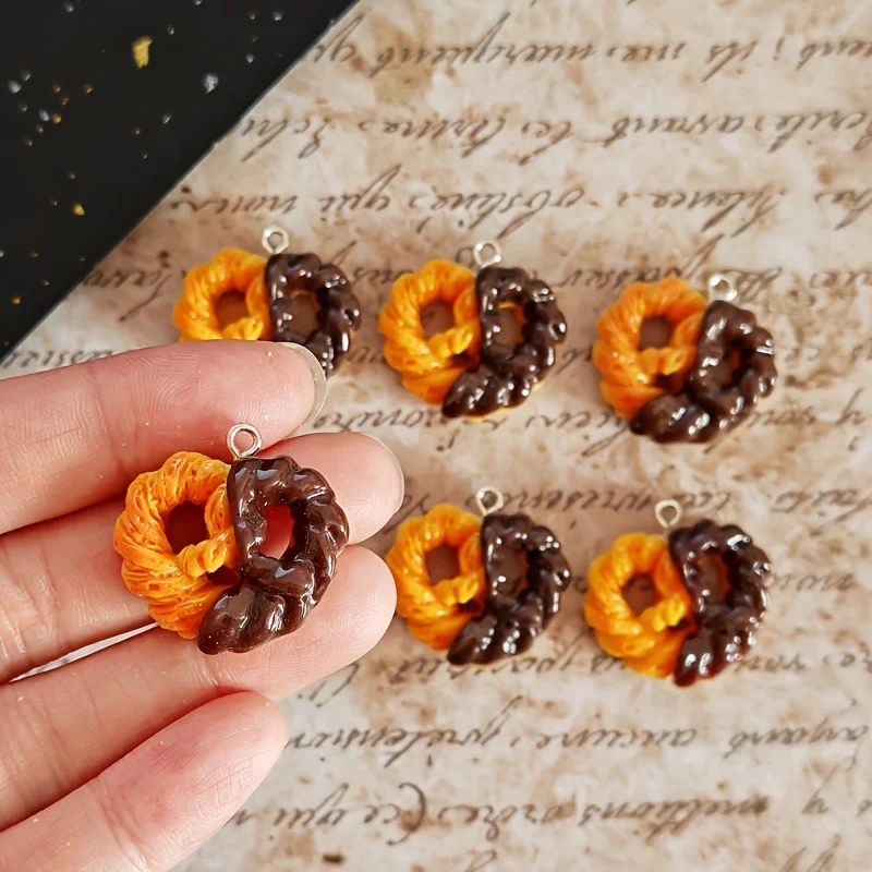 6 piezas de dijes de resina con forma de corazón de chocolate simulado, colgantes de postre, accesorios para hacer joyas DIY para pendientes, pulseras y llaveros