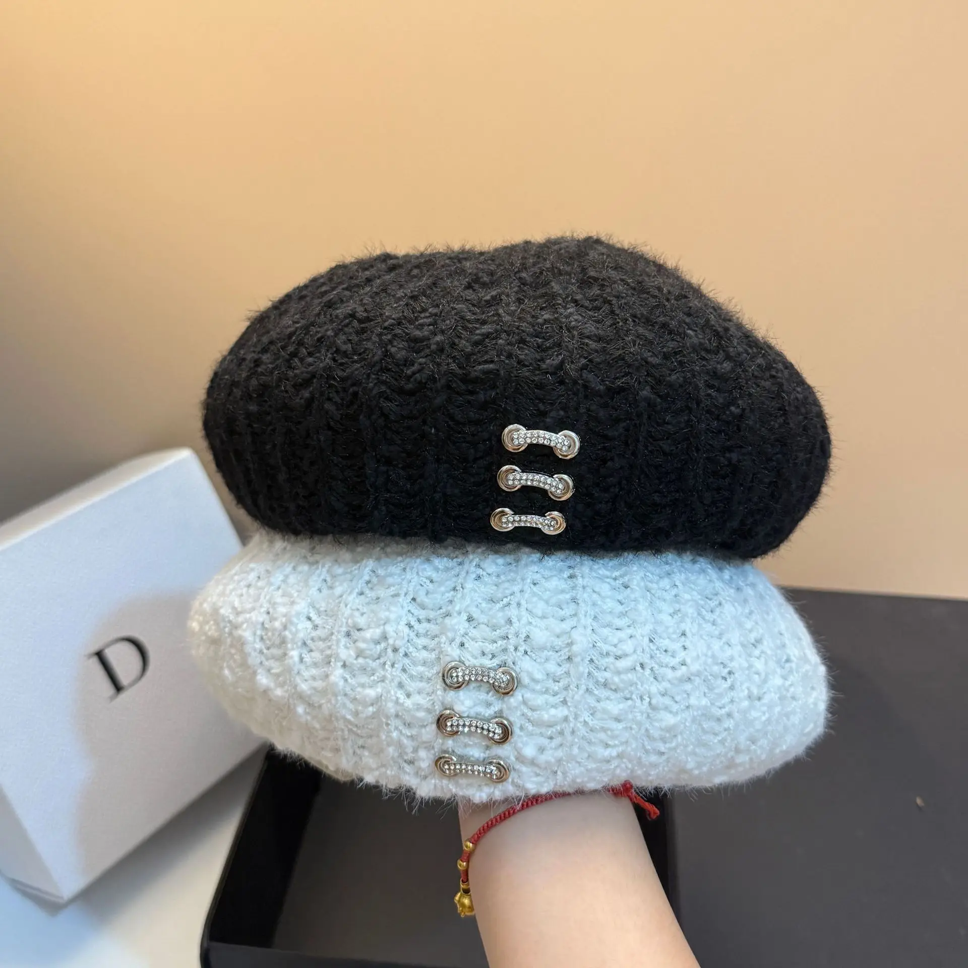 

Designer Diamonds Women's Knitted Beret Autumn Winter Warm Beanie Cap Versatile Girl's Berets Lady French Artist Painter Hat