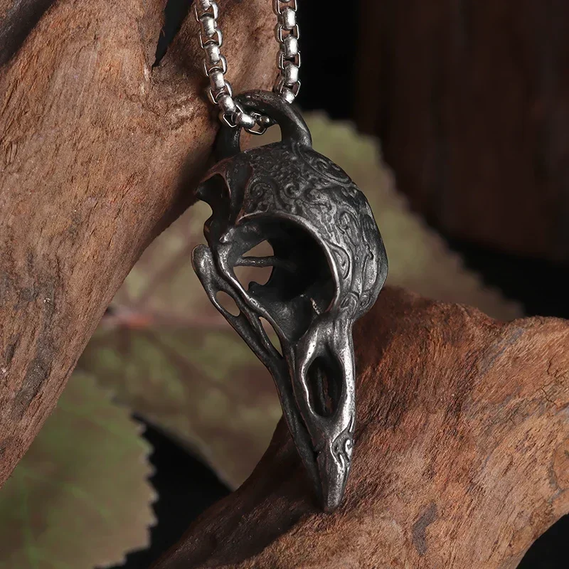 Image of Retro nordischer Stil Krähe Schädel Anhänger Tier Vogel Halskette für Männer personalisierter Schmuck Glücksamulett Geschenk