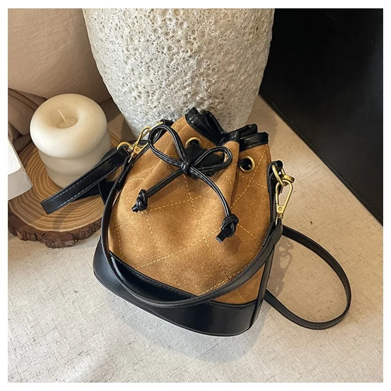 Luxuriöser, schicker Pendler-Rucksack für Damen, Designer-Rucksack mit Lederbesatz, Mischfunktion und Mode