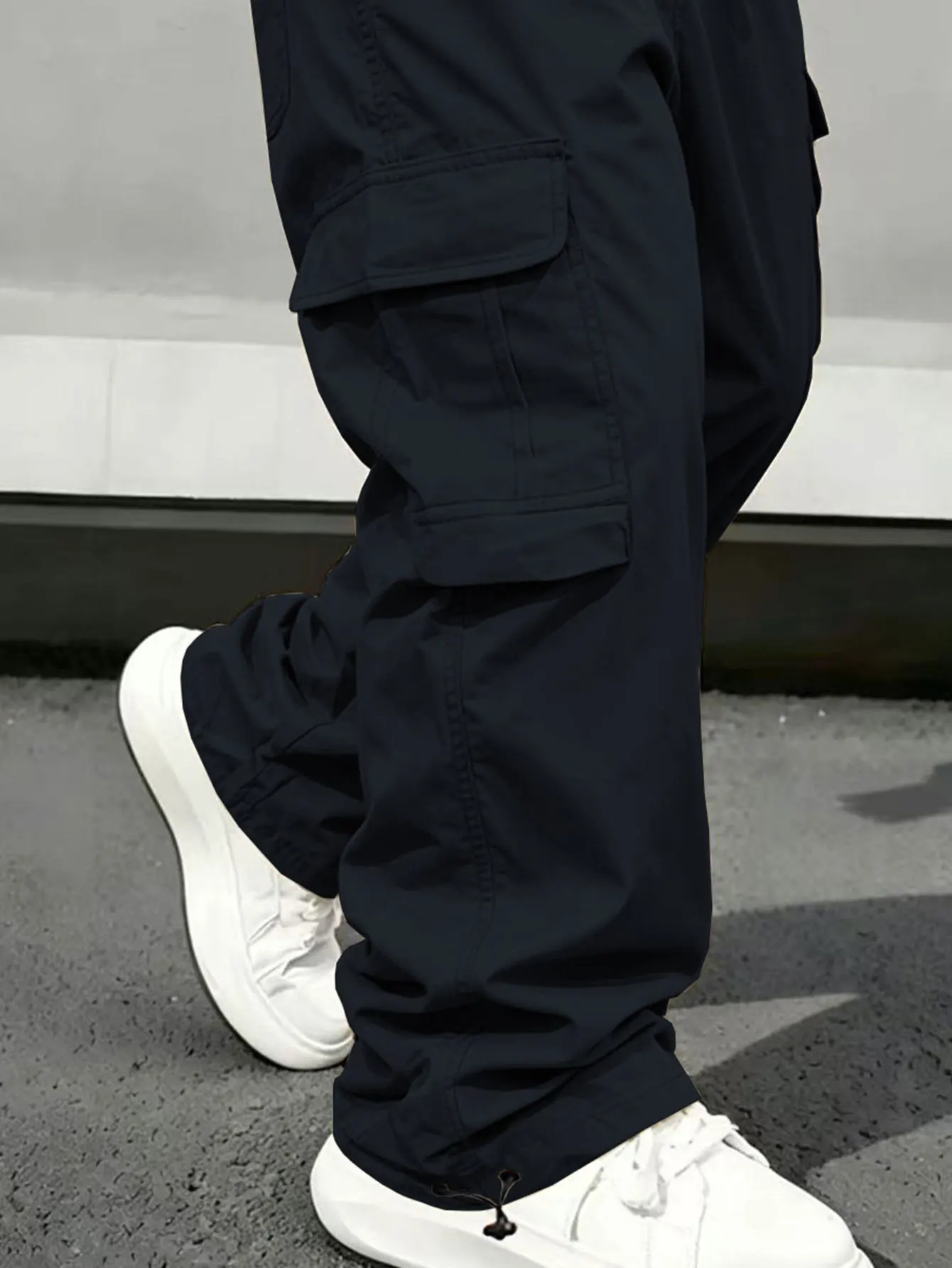Einfarbige Cargohose für Herren mit Pattentasche, Kordelzug am Bund, normale Passform, lässige Hose mit geradem Bein für den Alltag – Detail 31