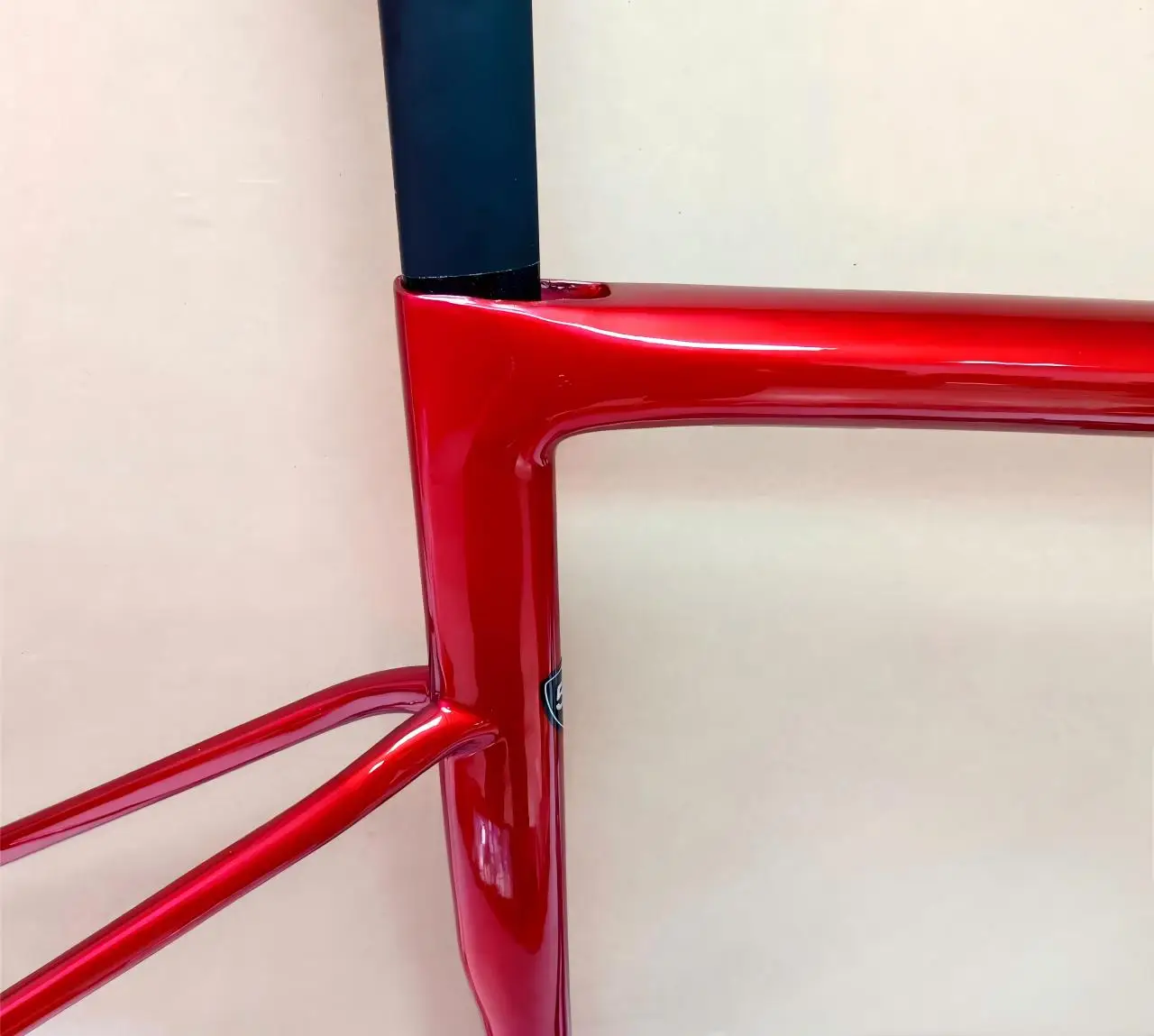 

2025 New Carbon Road Bike Frameset Disc Brake Carbon Frame with Handlebar BSA 68mm thread fully internal routing 44-58cm