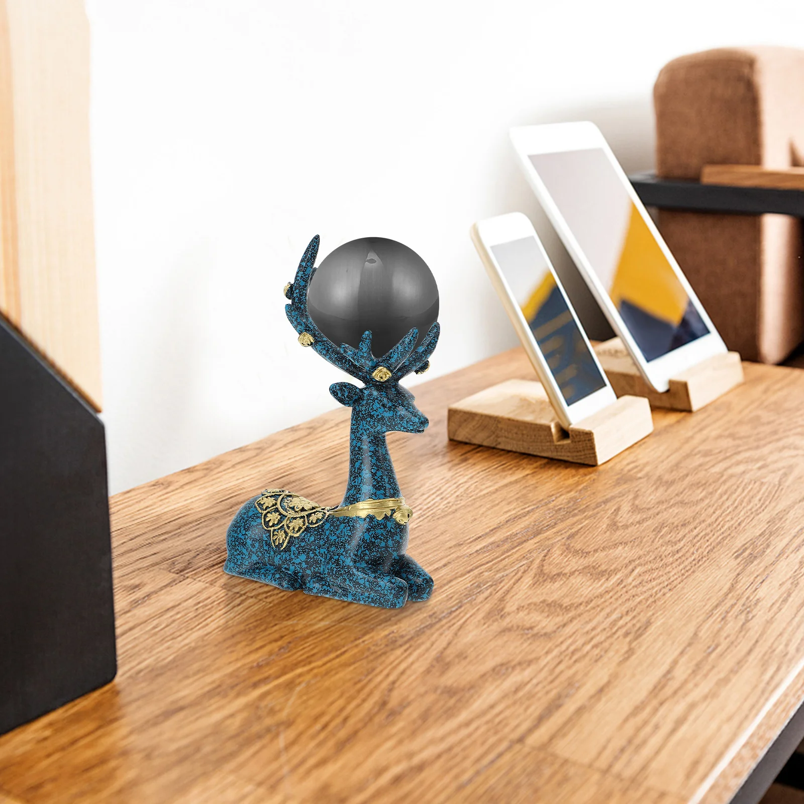 

1Pcs Elk Resin Crystal Balls Seat Vintage Decorative Base Elk Shape Bells Ornament for Table Cabinet Decor Cabinet Balls Stand