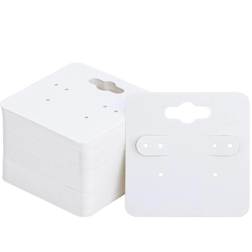 50 قطعة حامل عرض القرط البني بطاقة معلقة فارغة كرافت ورقة علامة المجوهرات مع 6 ثقوب لبيع المجوهرات Crafts بها بنفسك الحرف التجزئة