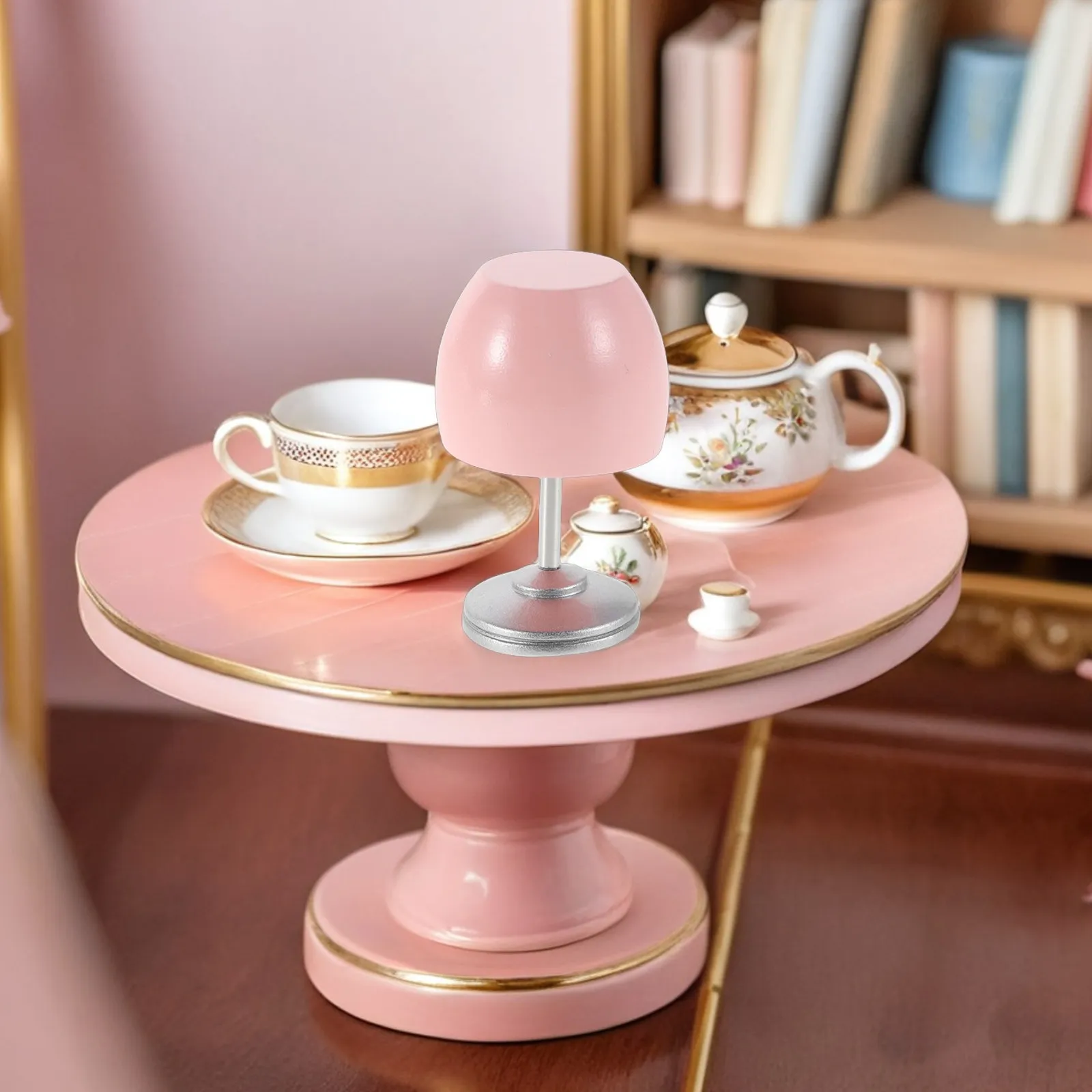 

Миниатюрная кремовая настольная лампа для кукольного домика: уютный свет для мебели и миниатюрных сцен, мини-лампа для рабочего стола