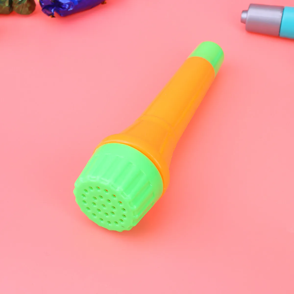 

8Pcs Microphone Candy Color Plastic Lightweight Party Performance Musical Prop Gifts for Costume Halloween Bar Show