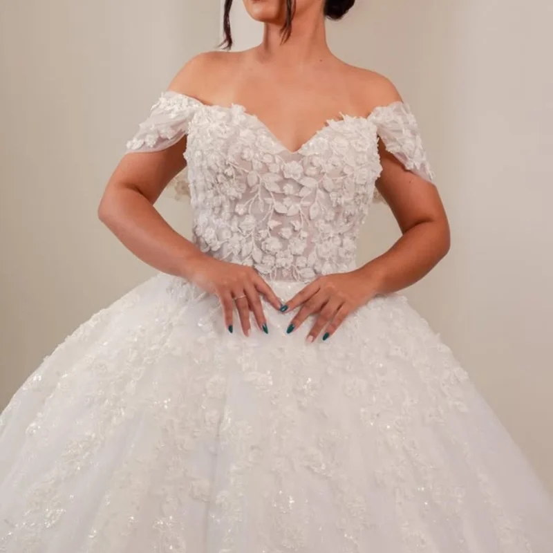 

Customized white Royal Wedding Dresses Long tail Lace applique Tull Lace crystal 3D flower Made Robe De