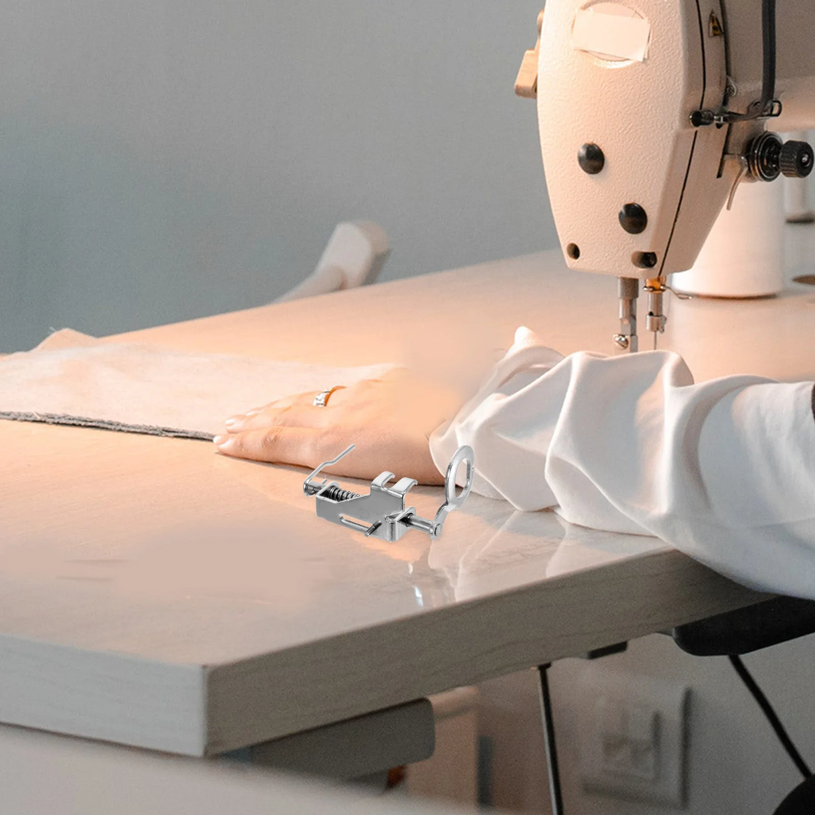 2-delige machine-accessoires naaivoetset Universele vervangbare voeten voor thuisnaaimachines Lage schachtbevestiging