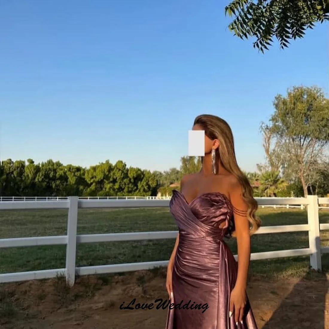 فساتين سهرة أرجوانية مخصصة على شكل حرف v 2025 ساتان أنيق على شكل حرف a للحفلات الراقصة فساتين رسمية سويب تراين مطوي فستان حفلات نسائي