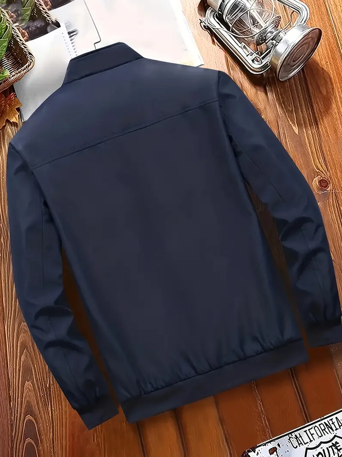 Modne męskie kurtki w stylu preppy odpowiednie do noszenia na co dzień, modne męskie kurtki casualowe na wiosnę i jesień.