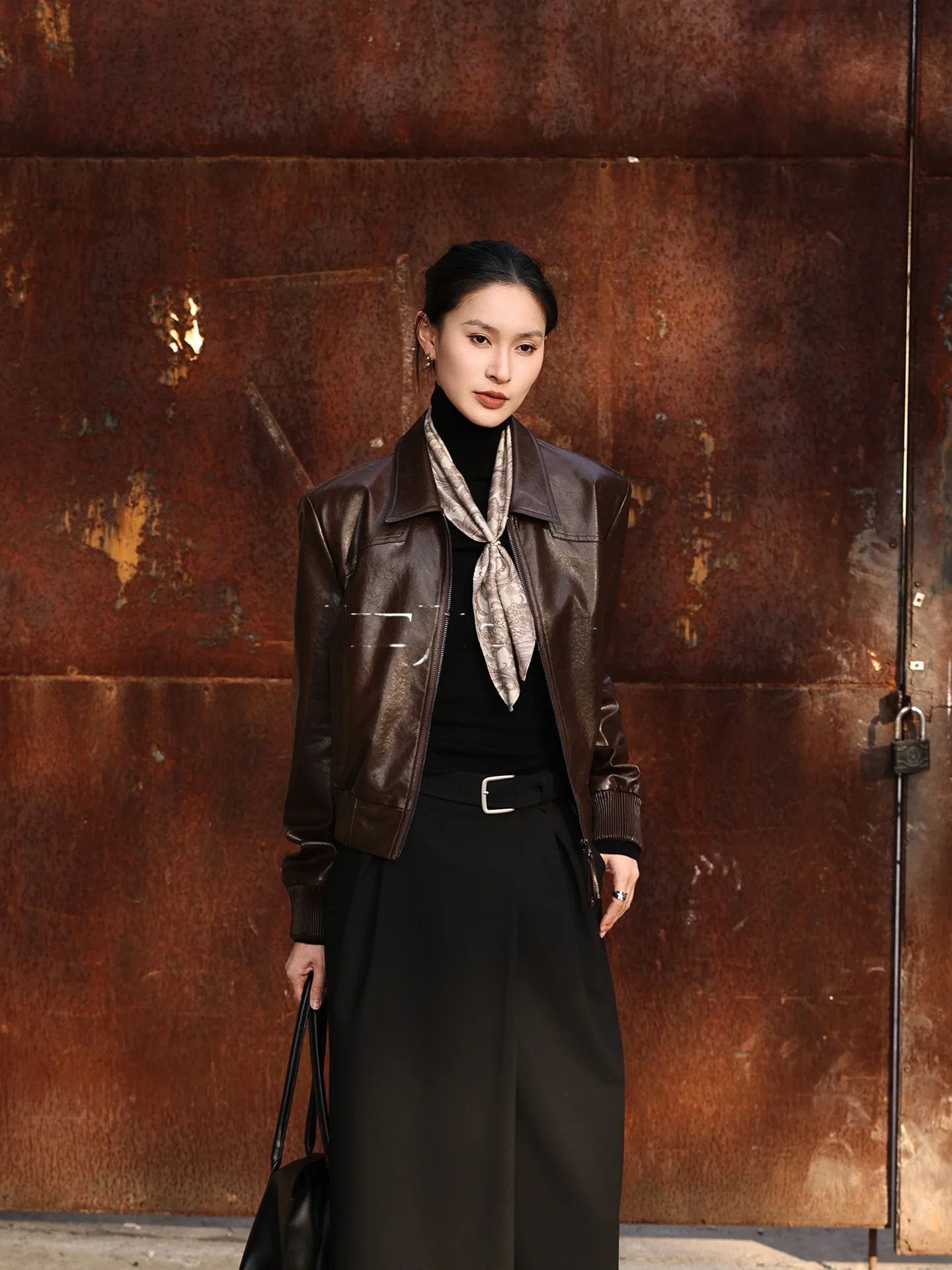 

Кожаная куртка JIEJI Zhang Qi в американском ретро-стиле, коричневая, на молнии, повседневная, свободного кроя, с длинными рукавами, однотонная, молодежная