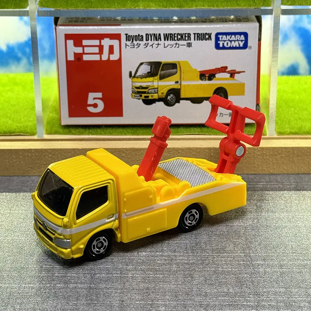 TAKARA TOMY Tomica No.5 Toyota Dyna Tow Truck Alloy Diecast Car Model Mini Vehicle Toy For Kids Boys Gift