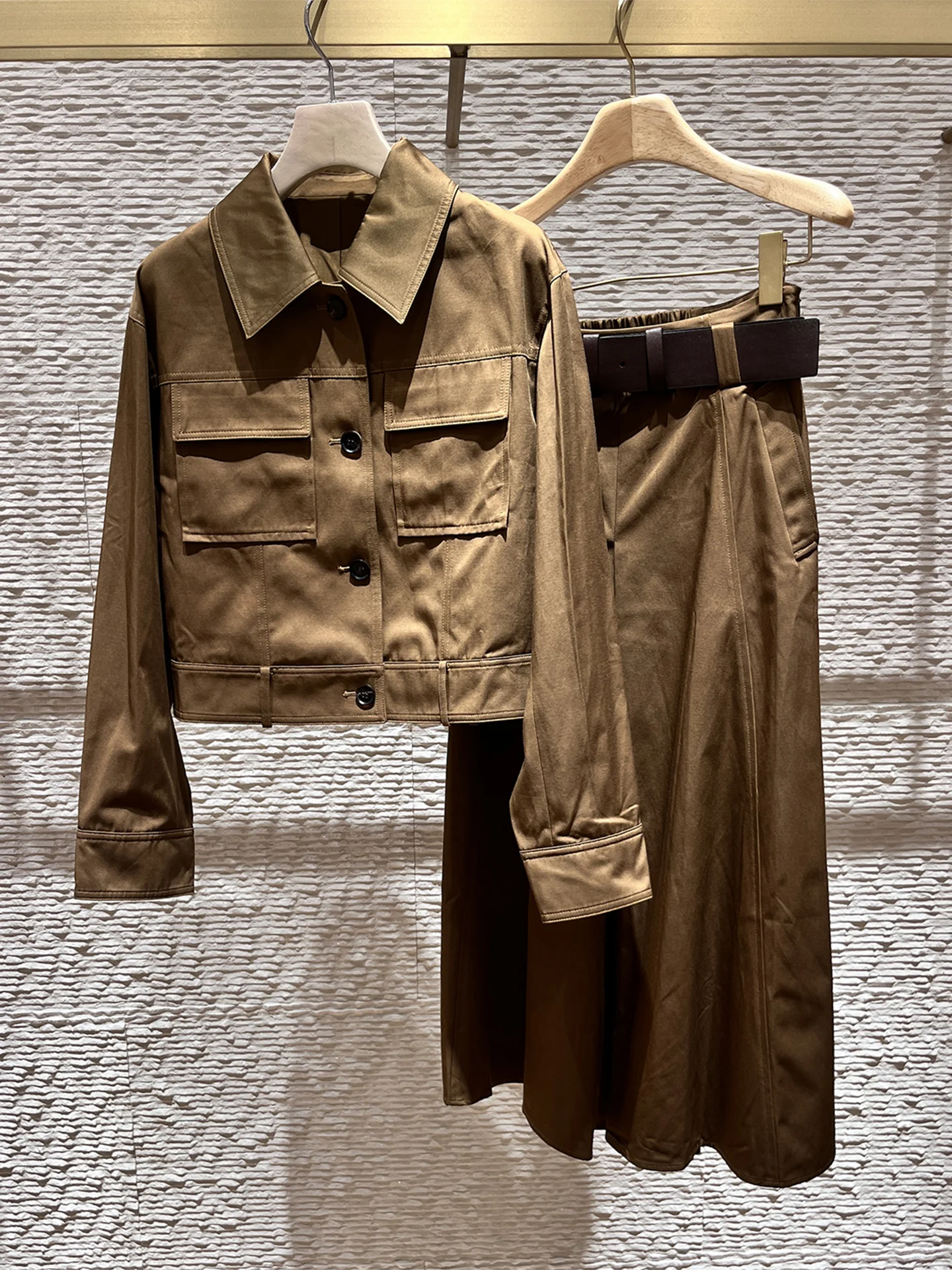 

Каремельный уникальный комплект для работы: куртка и юбка, повседневный двухсоставный костюм, осень 2025, отложной воротник, дышащий, легкий полиэстер