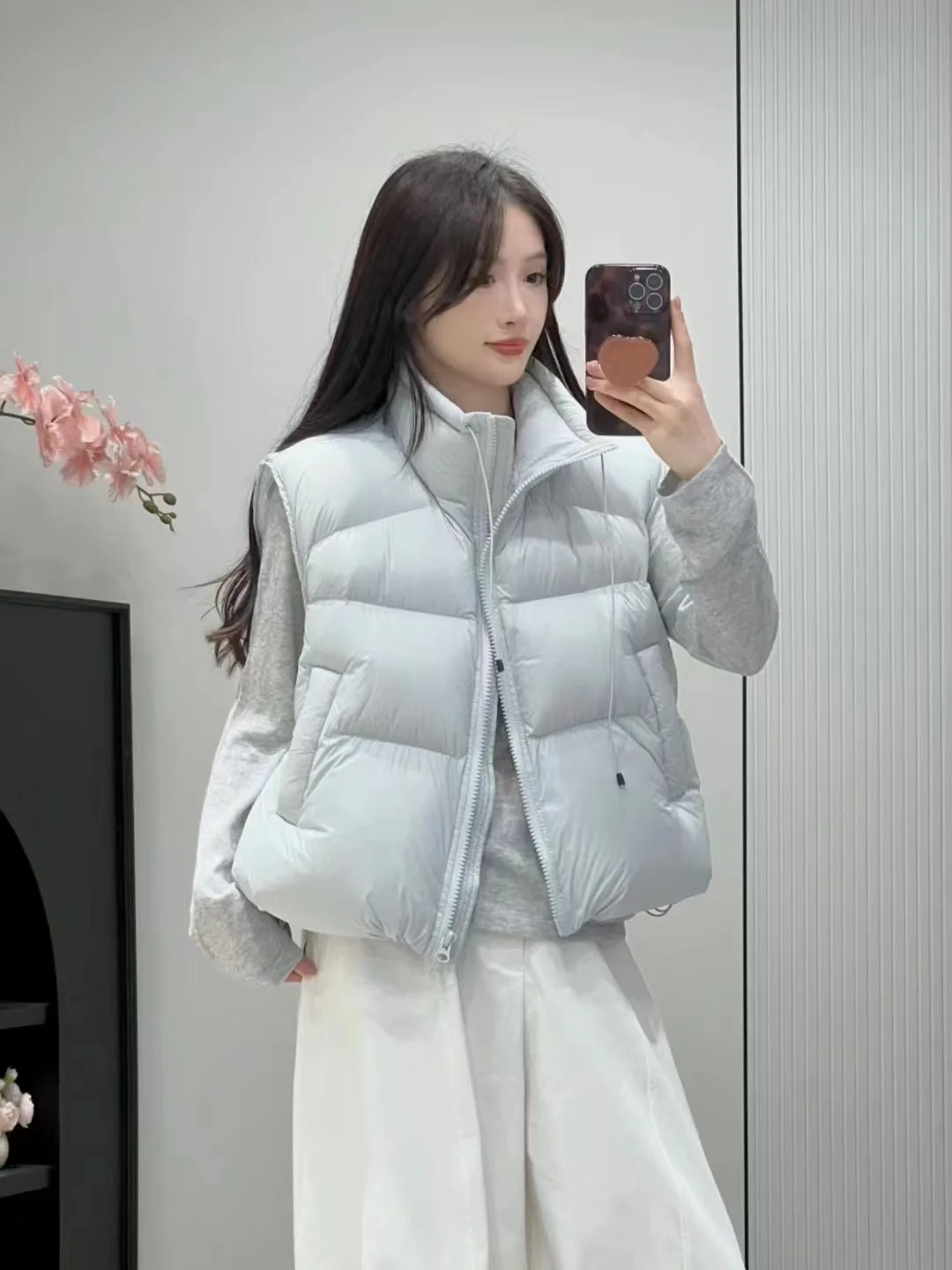 

Women's Short Down Vest with Fluffy Stand-Up Collar 90% White Duck Down Vest Stylish Simple Soft Jacket Coat