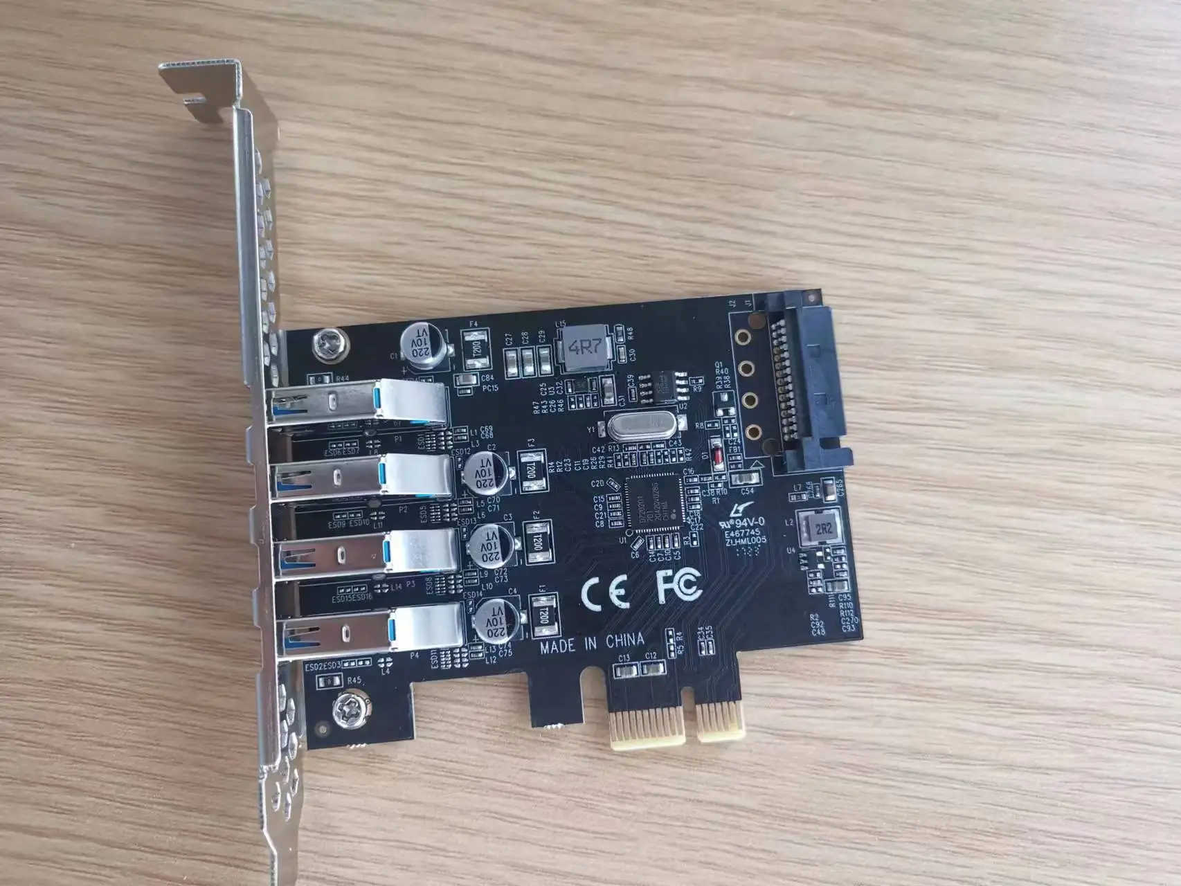 อะแดปเตอร์ขยายการ์ดฮับ PCIE เป็น 4 พอร์ต USB3.0 สำหรับเดสก์ท็อปพร้อมการ์ดอะแดปเตอร์พลังงาน SATA 15 พิน 5Gbps