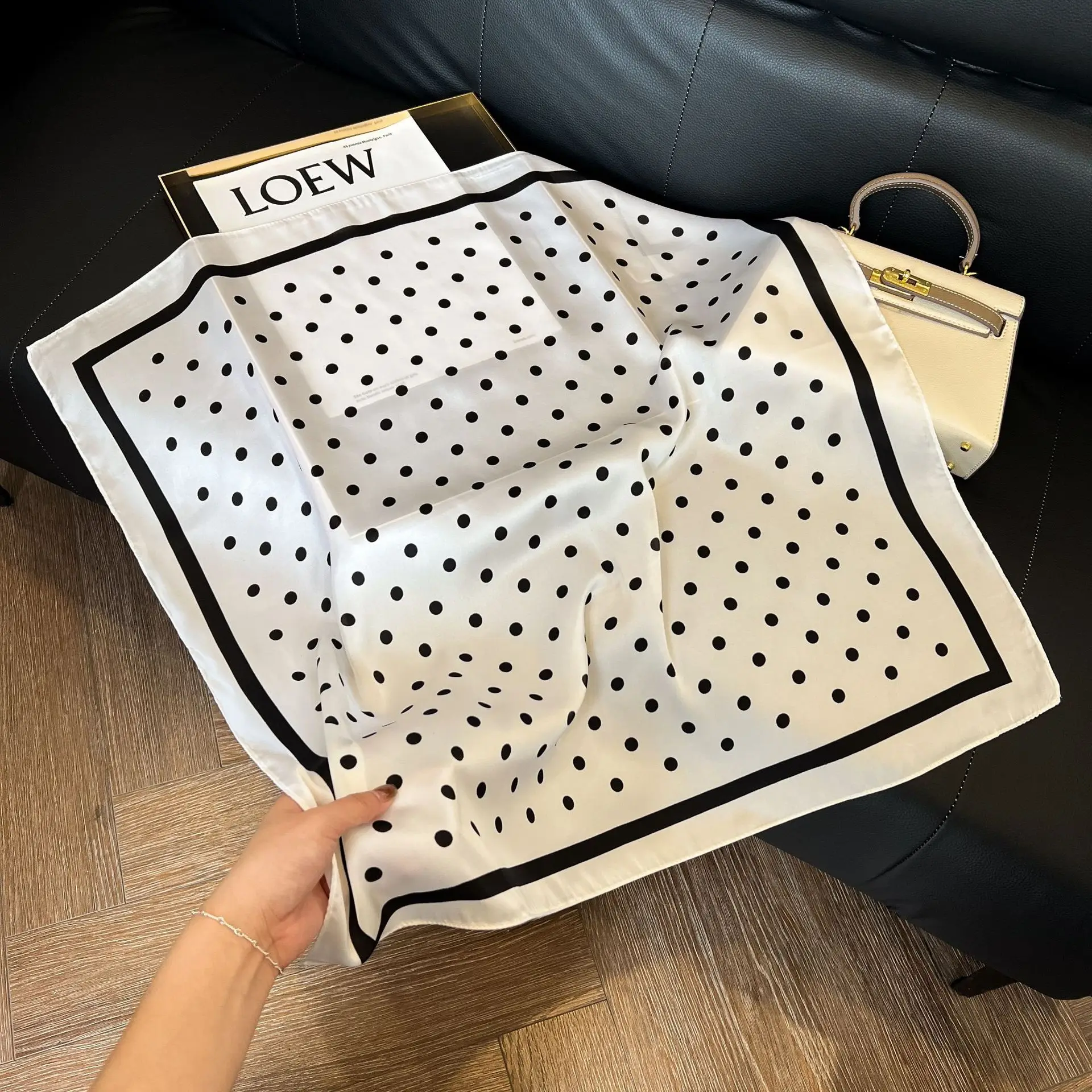 70 cm gepunkteter Schal für Damen, Frühling und Sommer, dünner Twill-Schal aus Seidenimitat für modischen und vielseitigen Turban-Schal – Detail 8