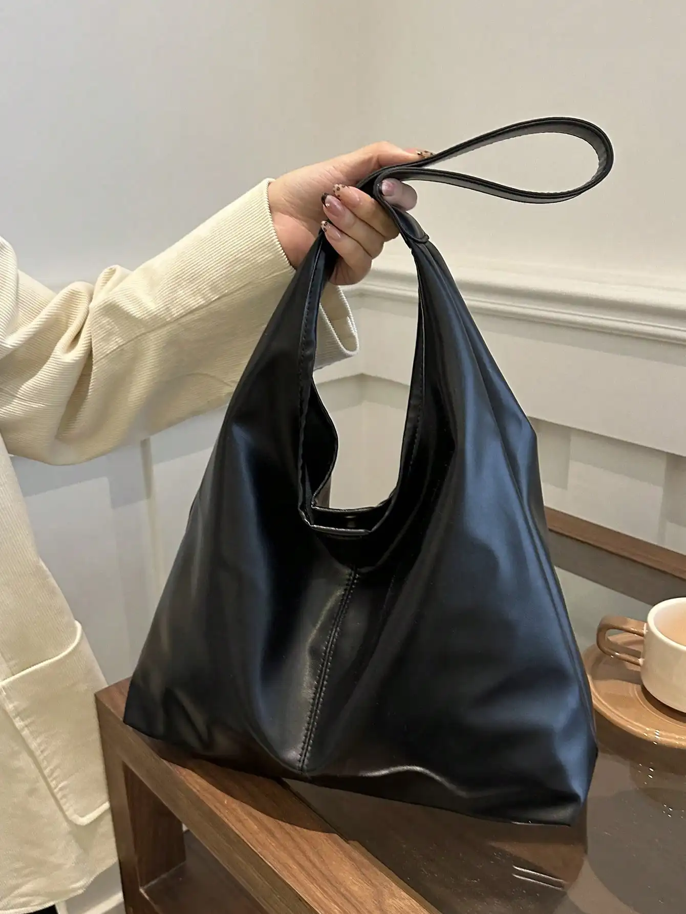 

2026 New Solid Color Fashion Commuter Tote Bag, Minimalist Niche Design , Large Capacity , PU Material