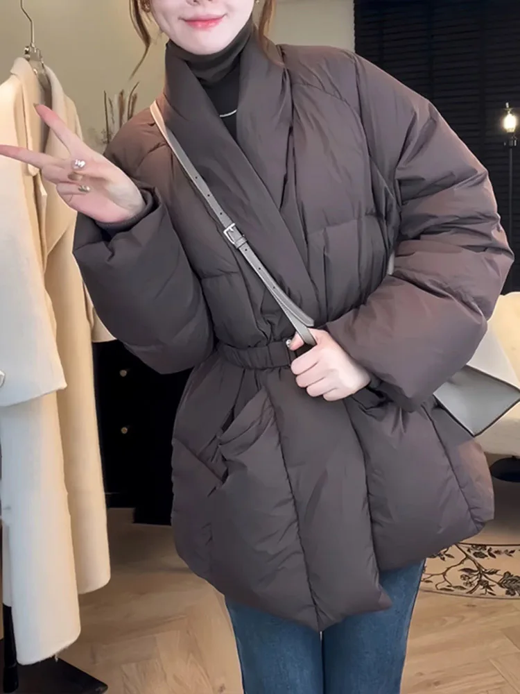 冬の新作 V ネックダウンジャケット女性のファッション通勤気質スリムフィットハイエンドミッドレングスホワイトダックダウンジャケット