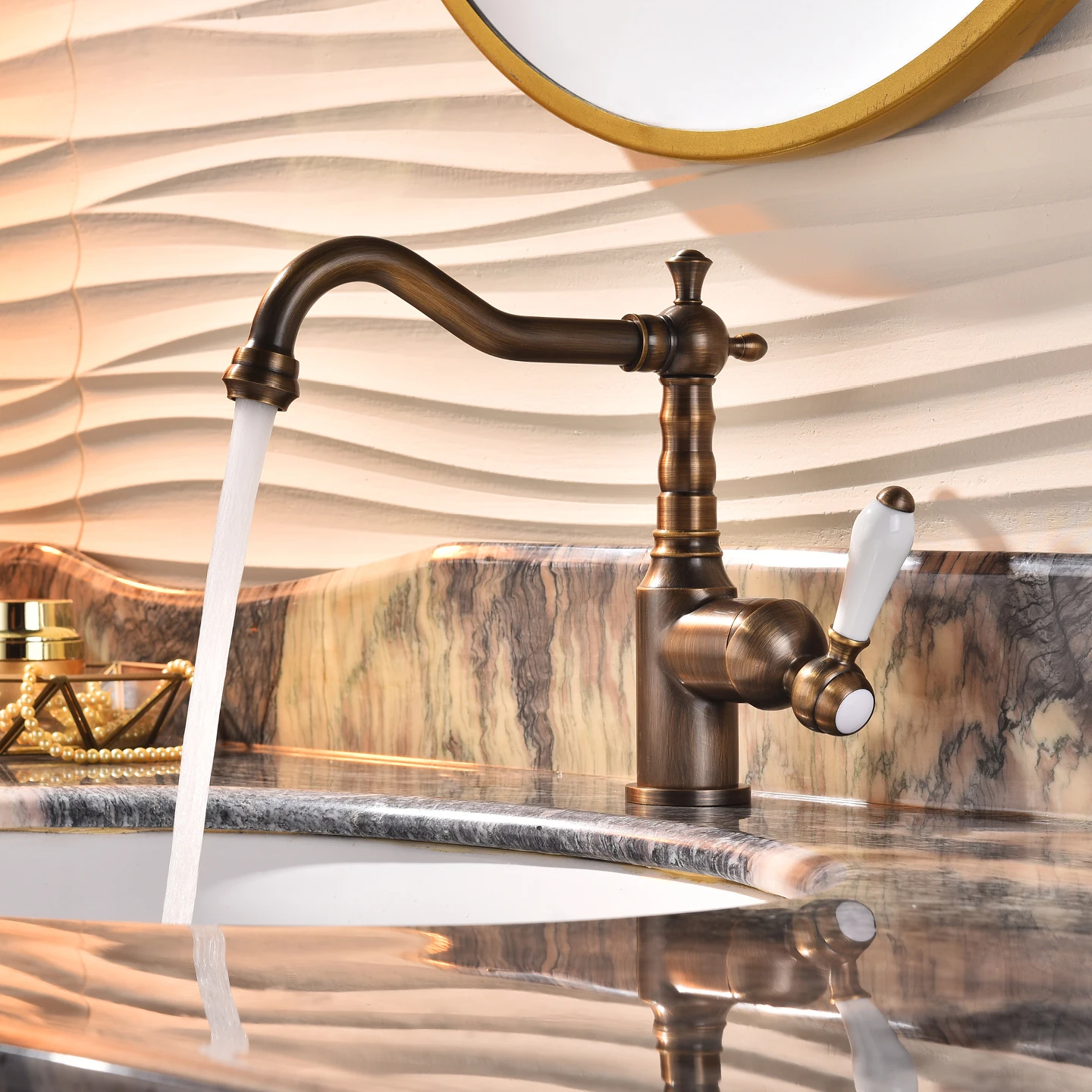 Antique Single Hole Bathroom Vanity Sink Faucet Deck Mount Rotatable 360° Basin Sink Faucet Modern One Handle Hot Cold Mixer Tap