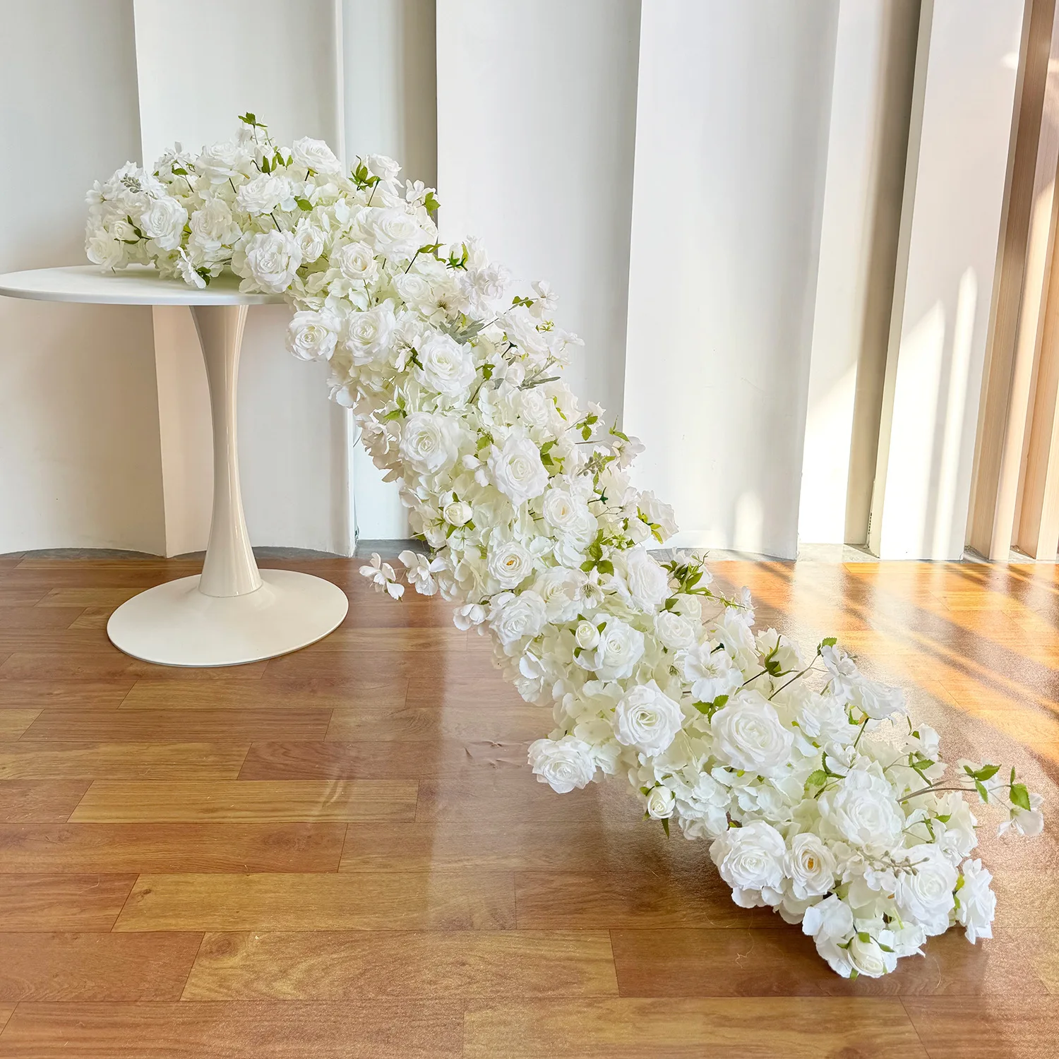 Künstlicher rosa-weißer Rosen-Tischläufer, florale Reihe, Hochzeitstisch-Mittelstück-Arrangement, Bankett-Hintergrund-Blumendekoration – Detail 3