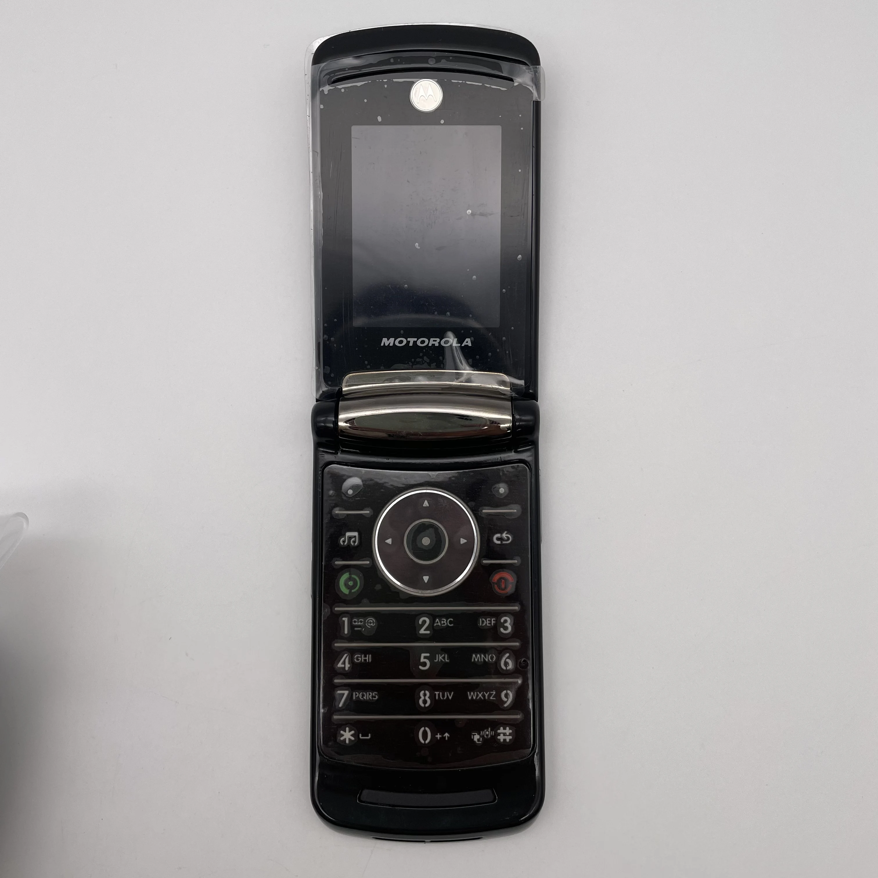 هاتف محمول أصلي مستعمل Motorola RAZR2 V8 بشريحتين غير مقفول 2G مقاس 2.2 بوصة 2 ميجابكسل 770 مللي أمبير في الساعة هواتف ذكية بحالة جيدة