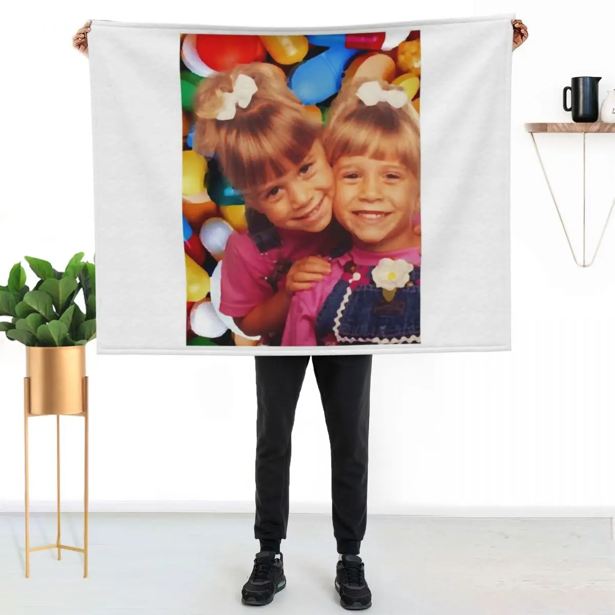 Pills and The Olsen Twins Graphic Throw Blanket Shaggy Picnic Beautifuls Luxury Designer Cute Plaid Plaid Blankets