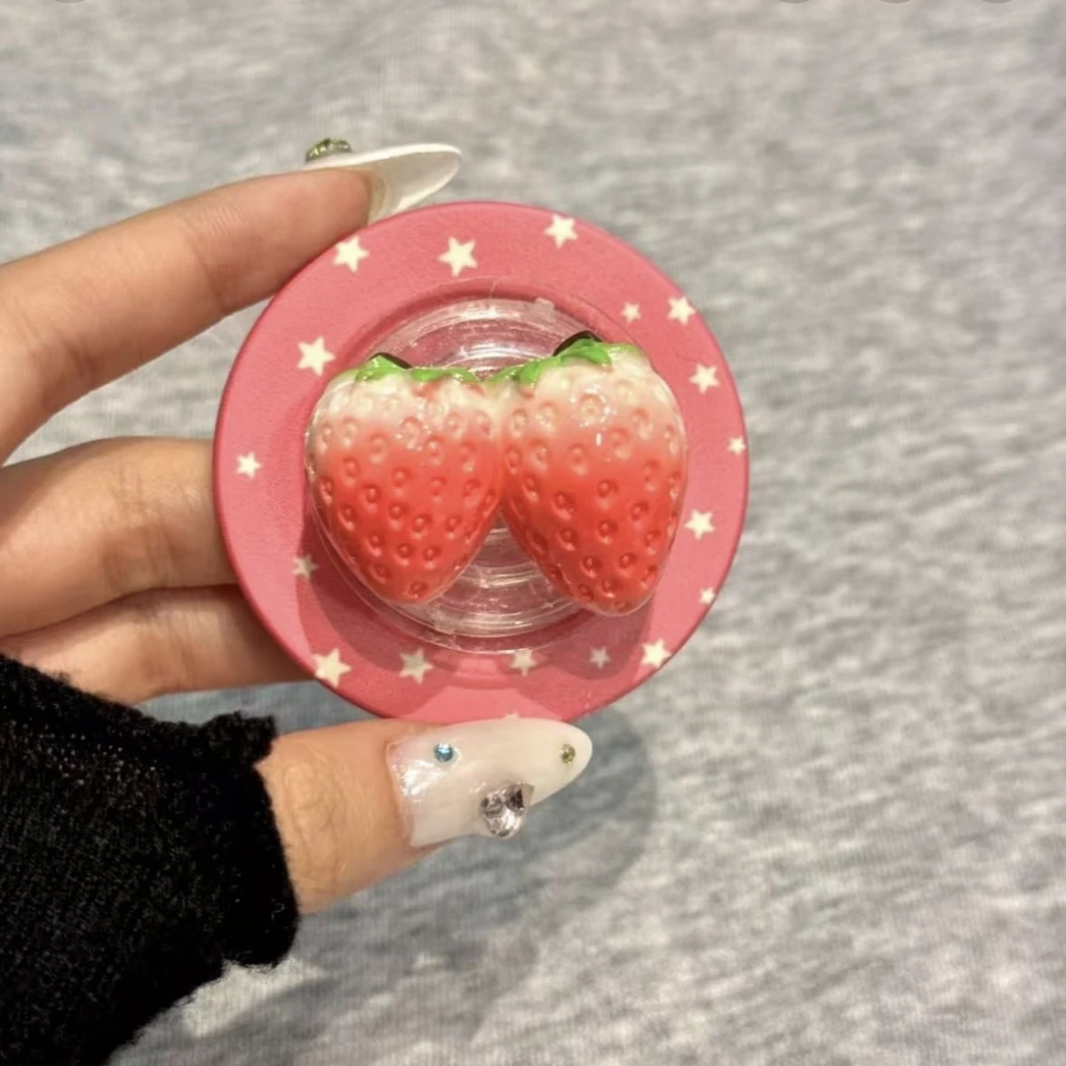 

Creative simulation strawberry for Magsafe Griptok Holder Phone Finger Ring Stand Support for IPhone 15 Girl Bracket
