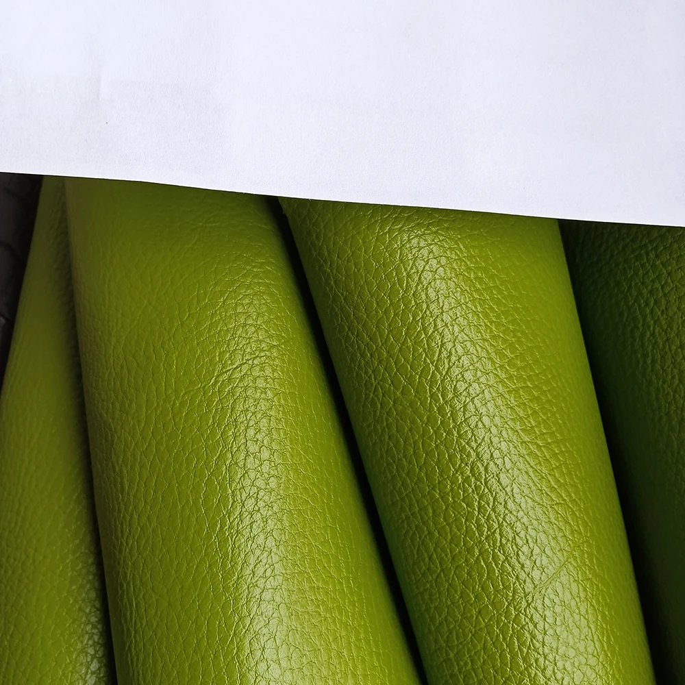 Tessuto in pelle di vacchetta verde erba, primo strato taglio intero, motivo litchi, tappezzeria divano, taglio manuale fai da te, materiale