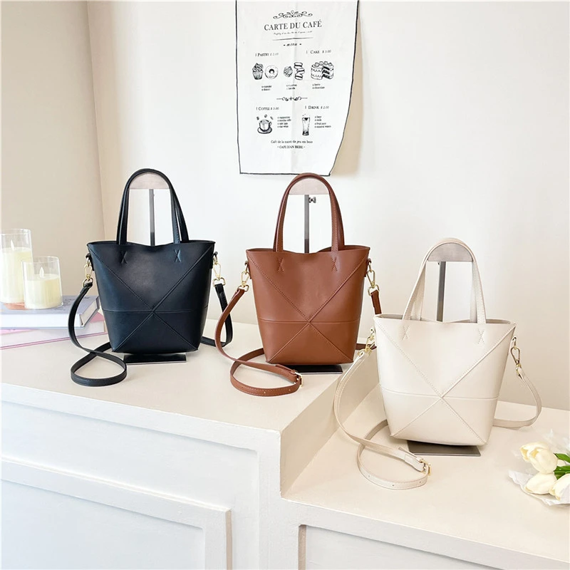

Famous Designer Luxury Leather Crossbody Bag Handbag Shoulder Bag For Women Popular Classic Elegant Style