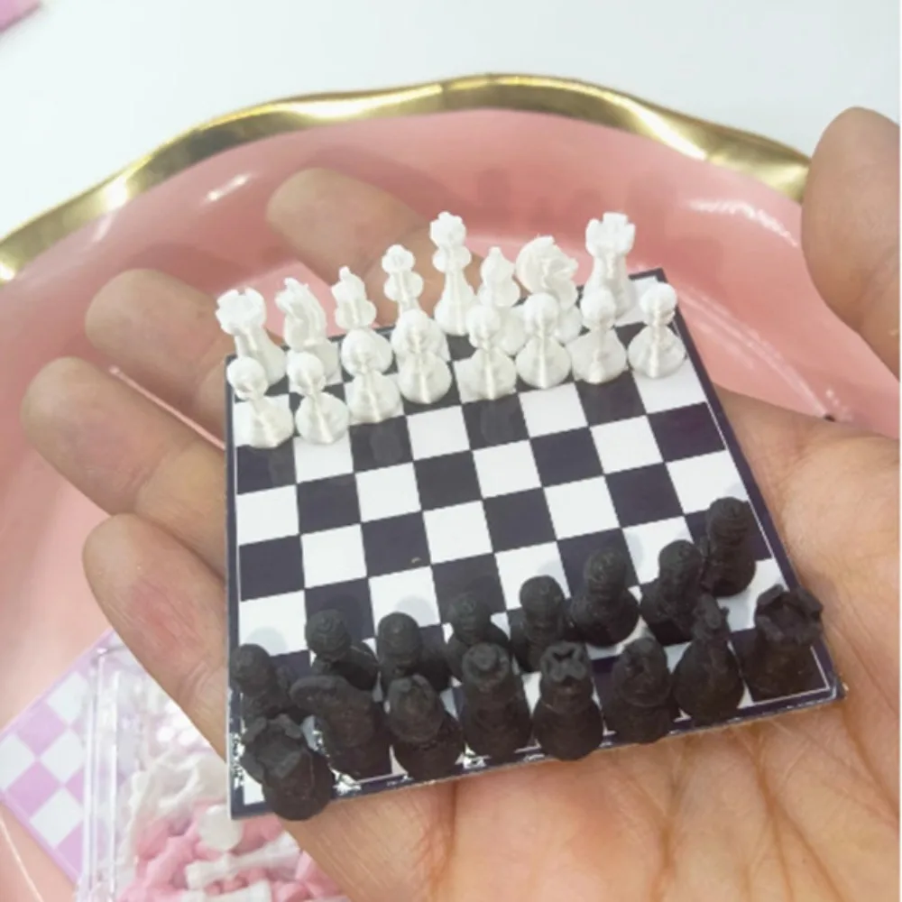 Chessboard Mini Pocket Size Chess Set 1/12 Scale Handmade International Chess Delicate Standard International Chess Set