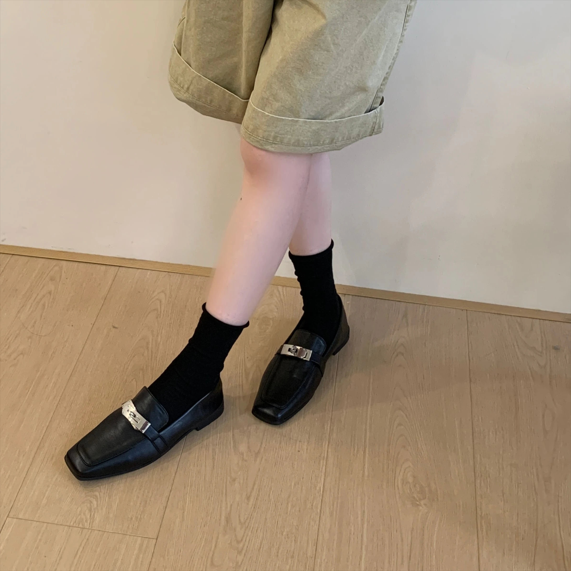 レディースフラットシューズ スクエアトゥローファー メタルロ - Vintage Slip Dress のレビューと価格