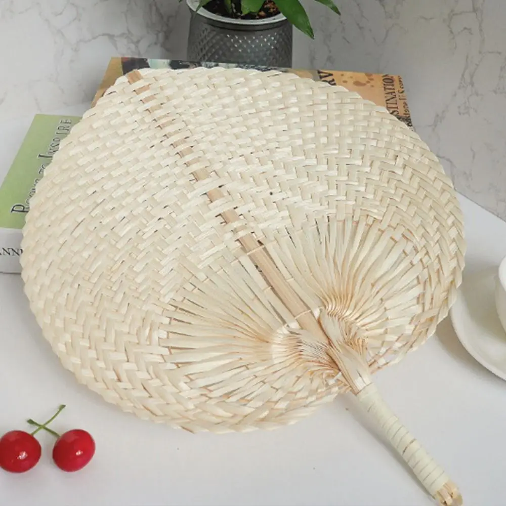 Guest Favors Lightweight Palm Leaf Fan Pure Handmade Peach Shaped Rattan Fan Hand Weaving Summer Cooling Fan Summer Home Decor