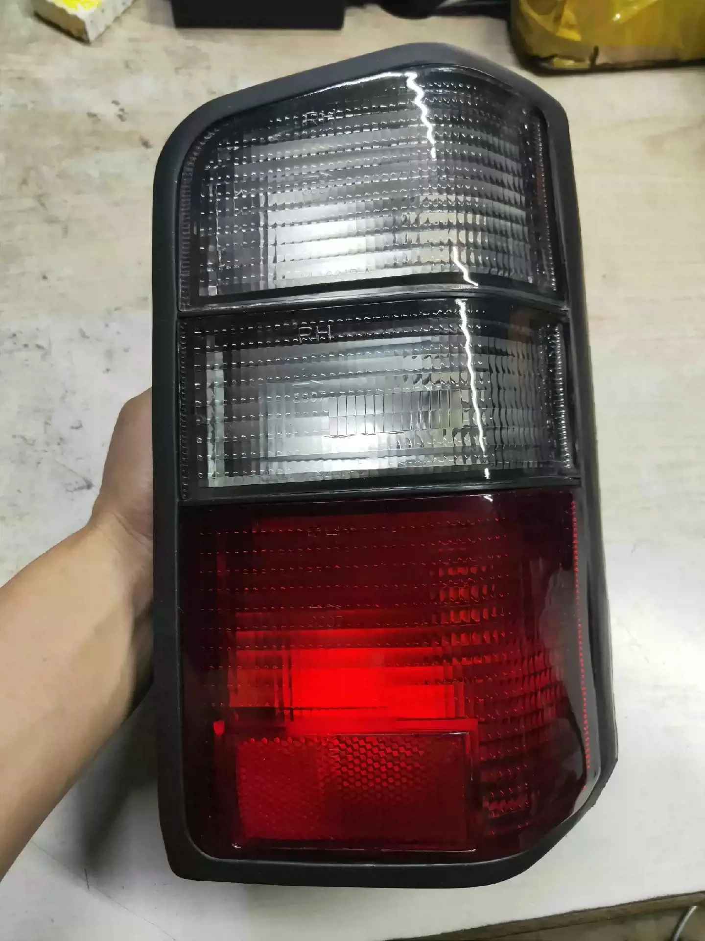 Car Taillight Tail lamp for Mitsubishi DELICA L300 Brake Driving Reversing Lamp Turn Signal