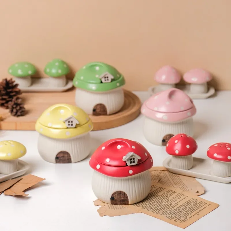 

Креативная мультяшная милая посуда с грибами, керамическая чашка для тушения, маленькая миска, банка для перца, бытовая банка для приправ