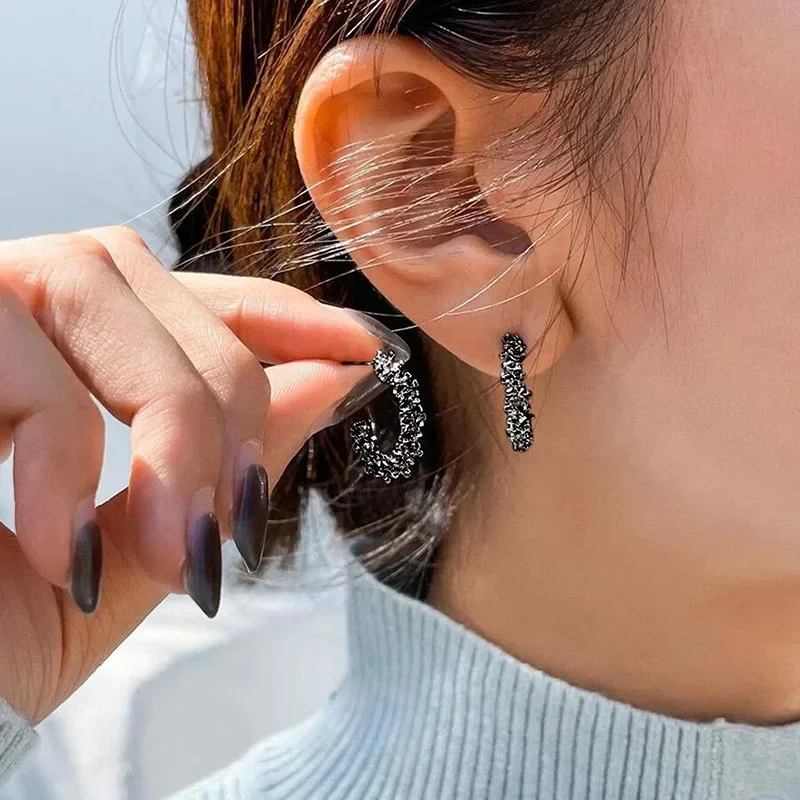 2026 High-End Glossy Irregular Geometric Design Earrings Stylish Versatile Cool Accessory to Enhance Your Temperament