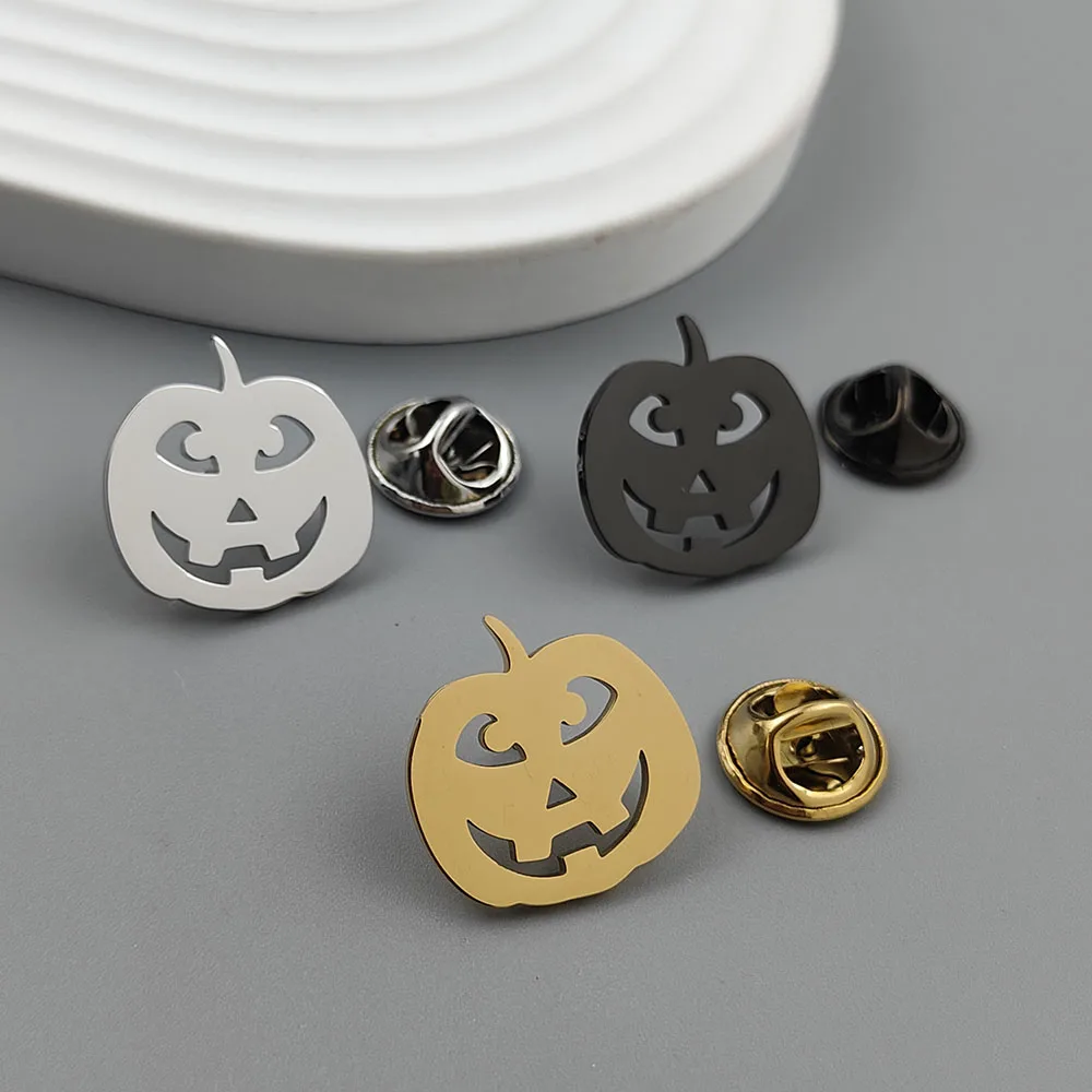 

Metal brooch, golden pumpkin face brooch, a brooch with eternal significance, creative product, small gift, Halloween souvenir