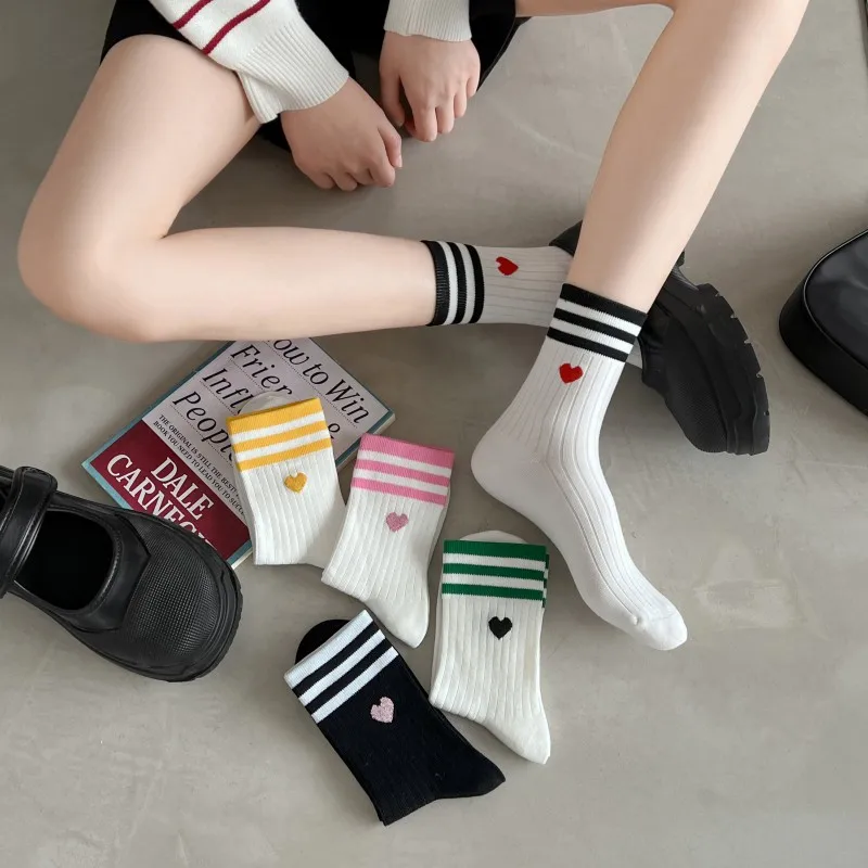 1/5 Pairs Women's Fashion Heart Design Cotton Socks Soft Comfortable Casual Breathable Parallel Bar Stripes
