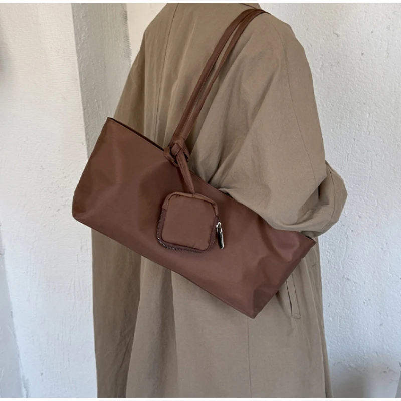 Minimalistische Nylon-Umhängetasche mit passender Handtasche, leichte, vielseitige Damen-Unterarmtasche, einfarbige Alltagstasche – Detail 21